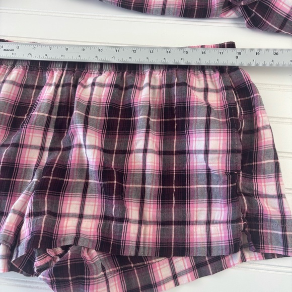 Victoria's Secret Pink/Black Plaid Pajama Set Women’s Shorts & LS Button Down - Picture 4 of 10